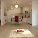 Melisa 6 *