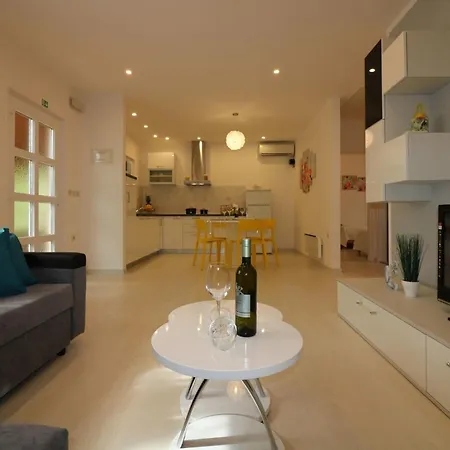 Hébergement de vacances Melisa 6 *