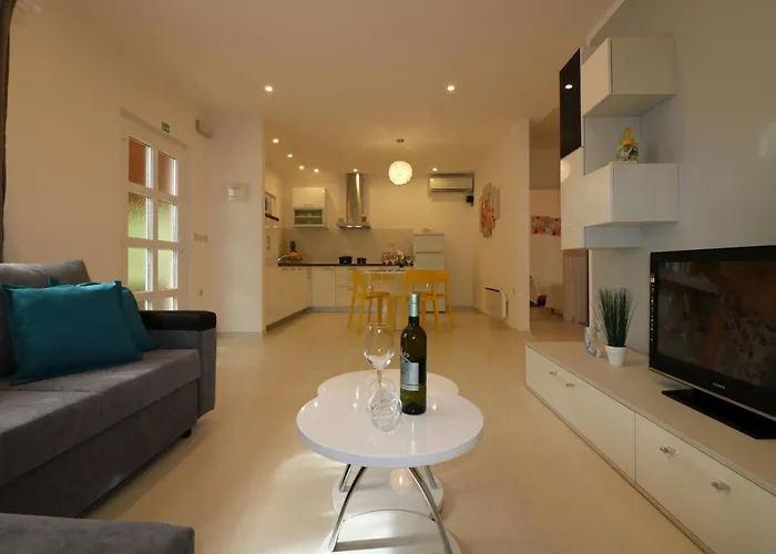 Semesterbostad Melisa 6 *